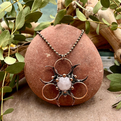 Rose Quartz Circle Trinity Necklace - Bronze